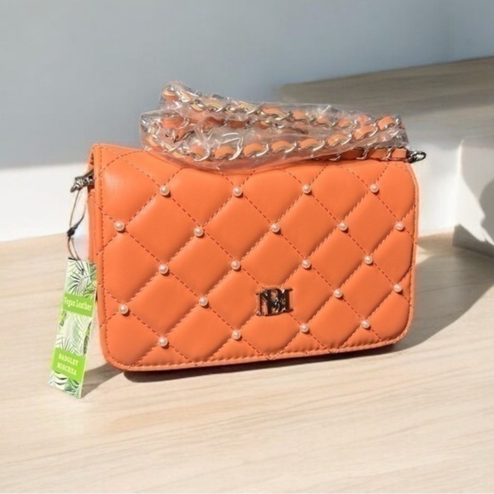 NWT Badgley Mischka Coral Diamond Quilted Crossbody - Picture 3 of 8